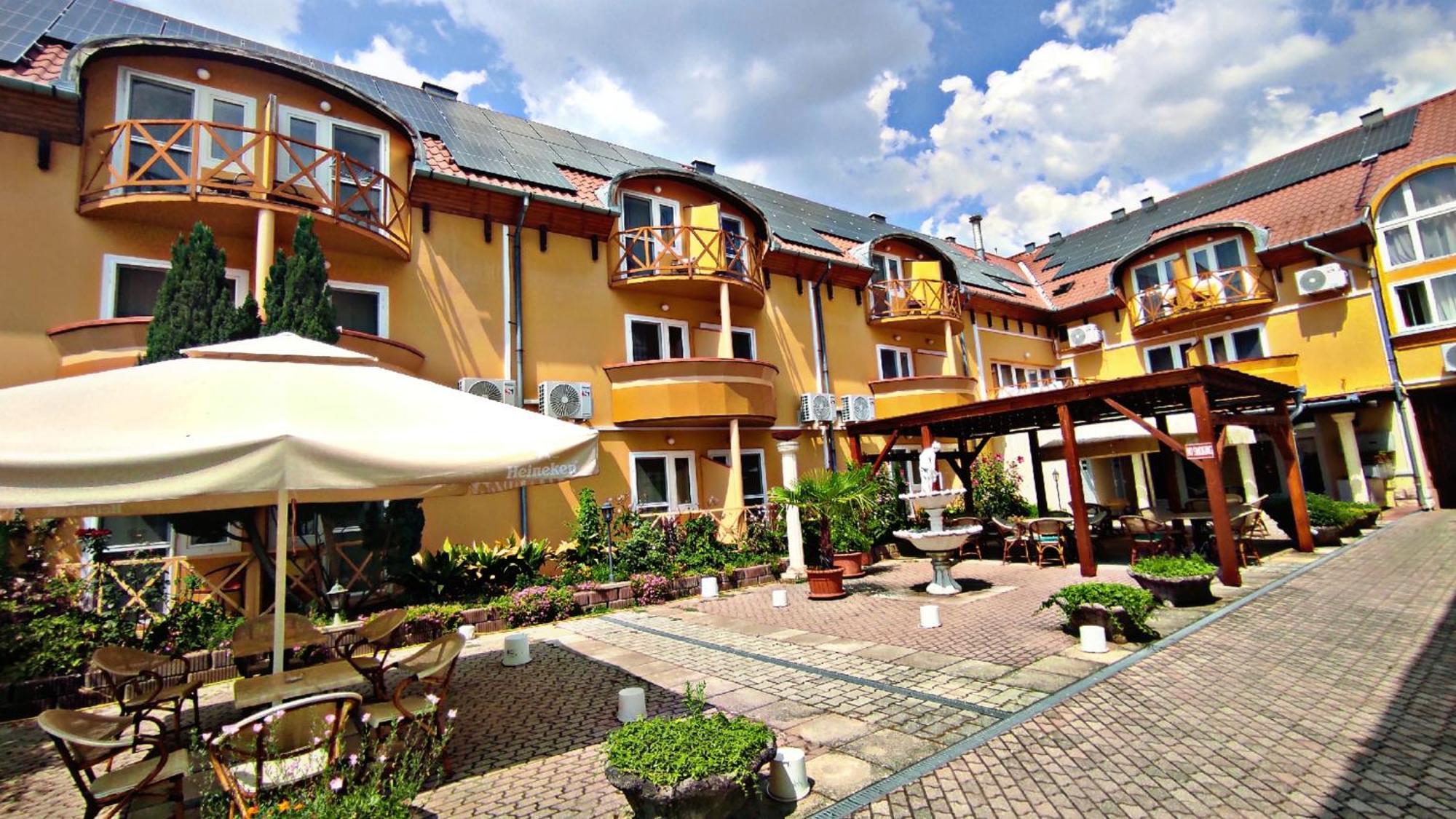 Atrium Hotel Гаркань Екстер'єр фото