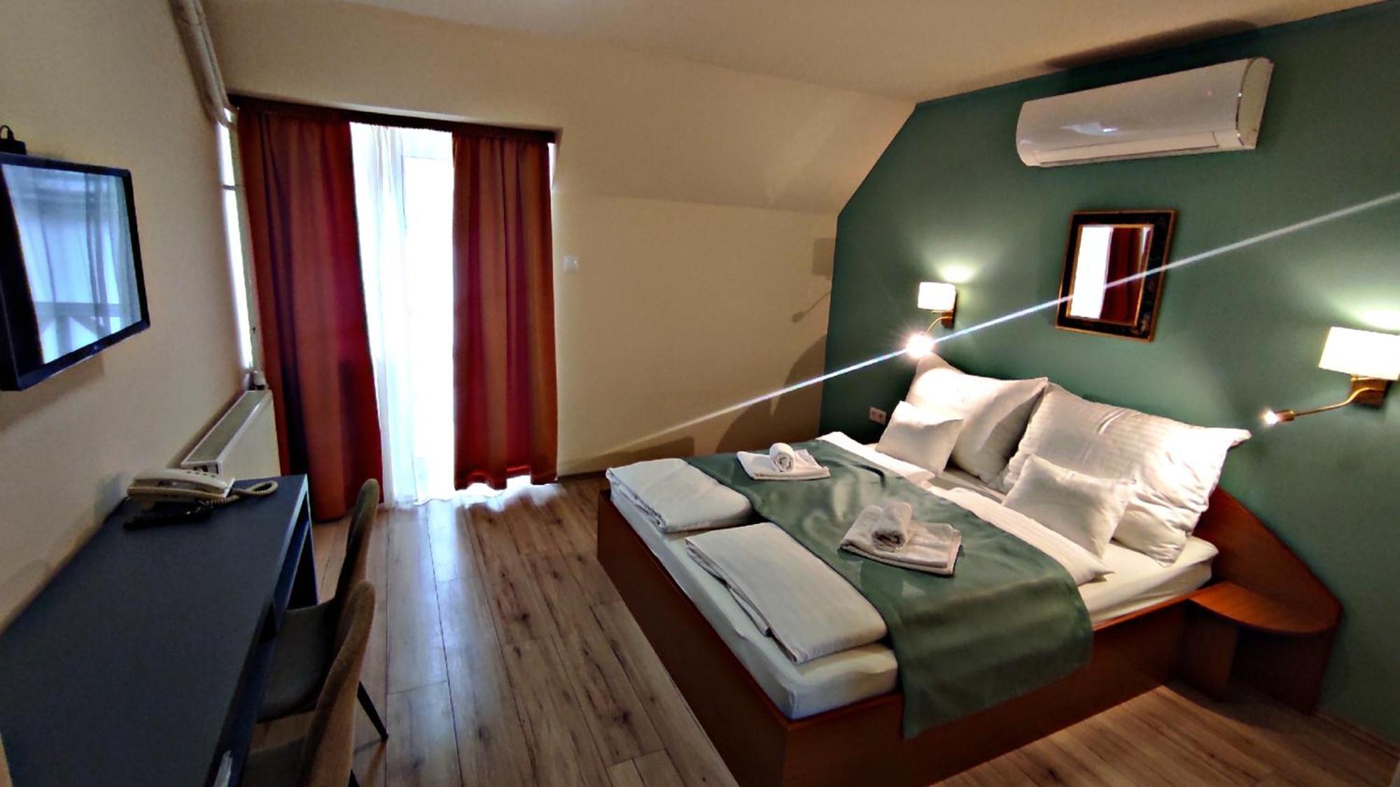 Atrium Hotel Гаркань Екстер'єр фото