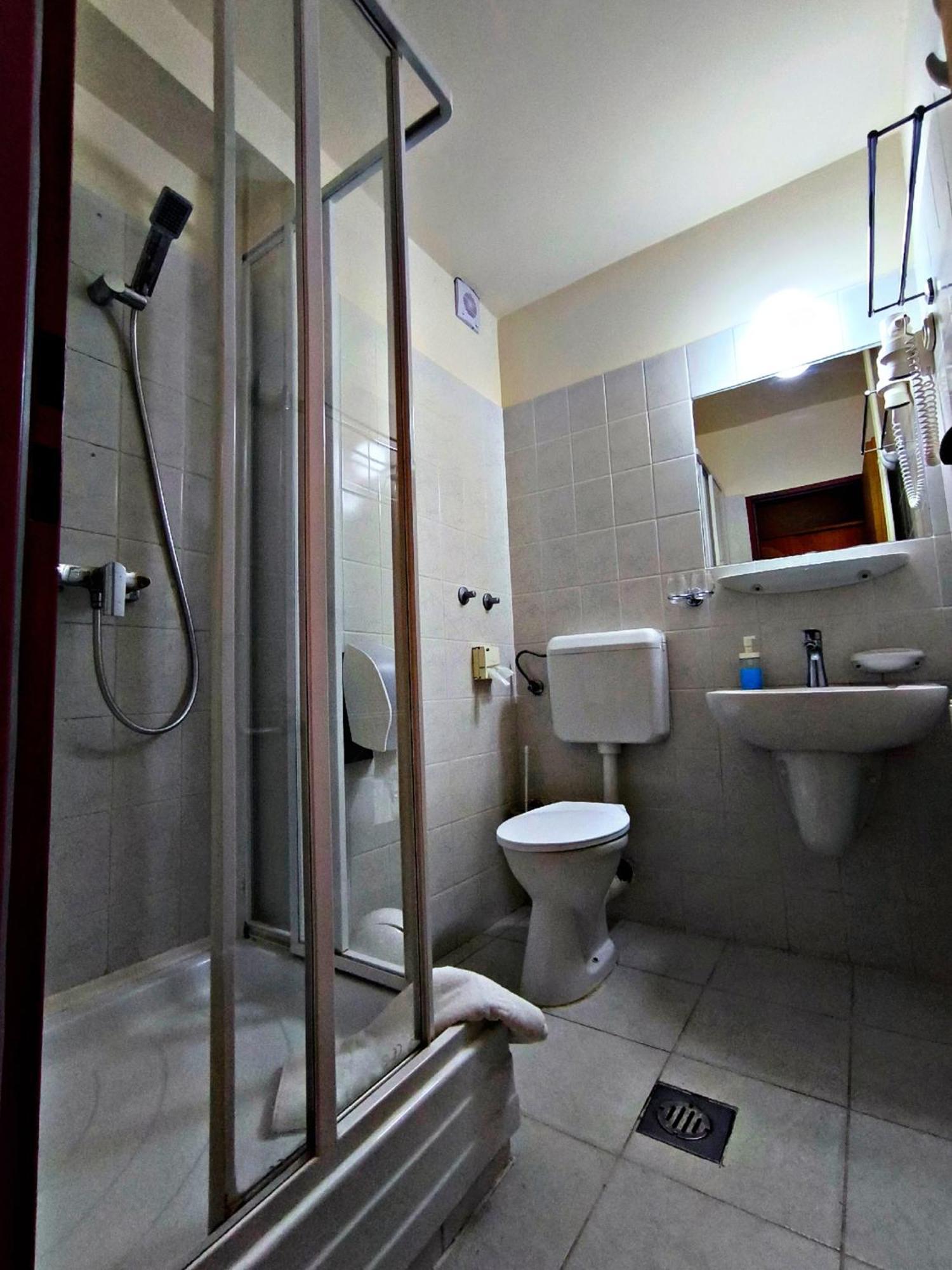 Atrium Hotel Гаркань Екстер'єр фото
