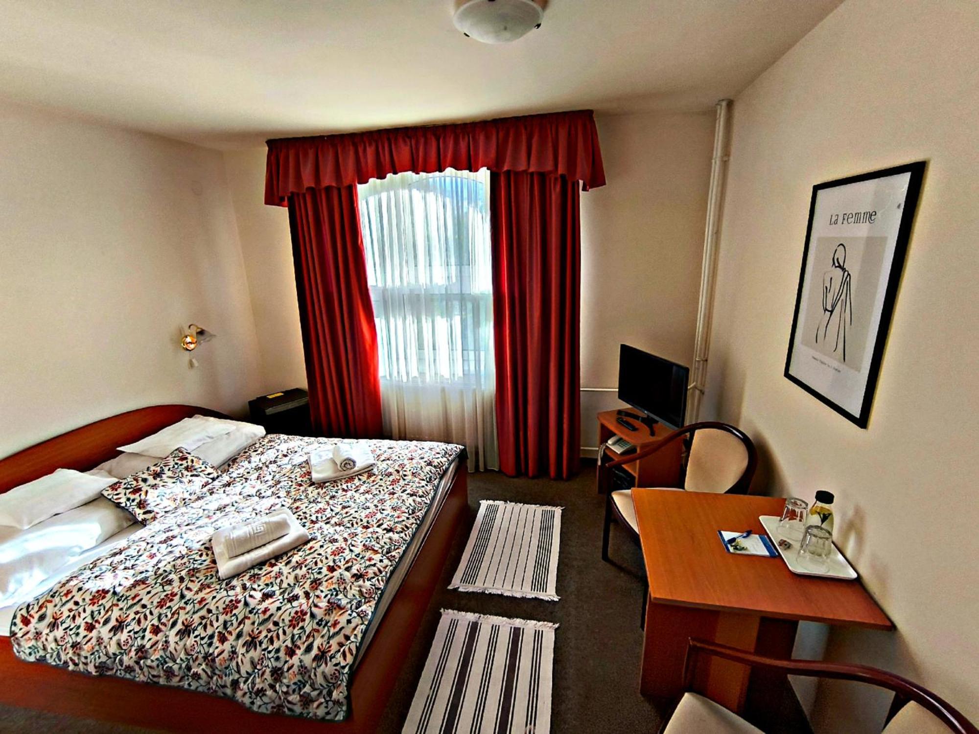 Atrium Hotel Гаркань Екстер'єр фото